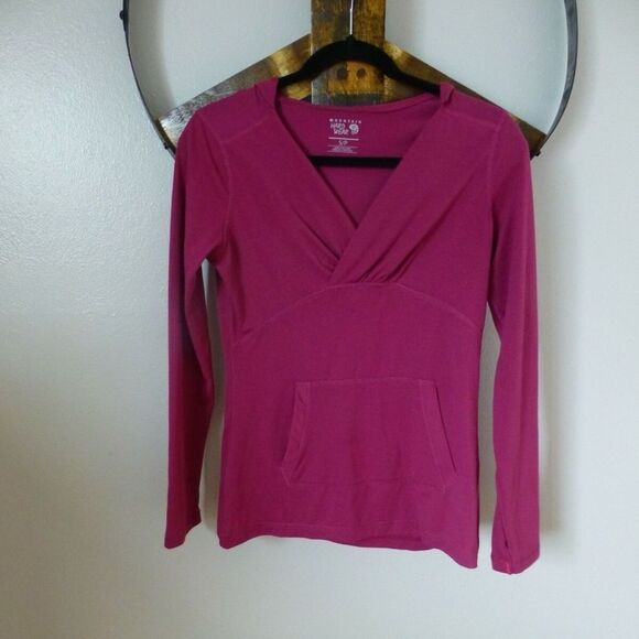Mountain Hardwear Tops - WOMENS LARGE MOUNTAIN HARDWEAR LONG SLEEVE HOODIE